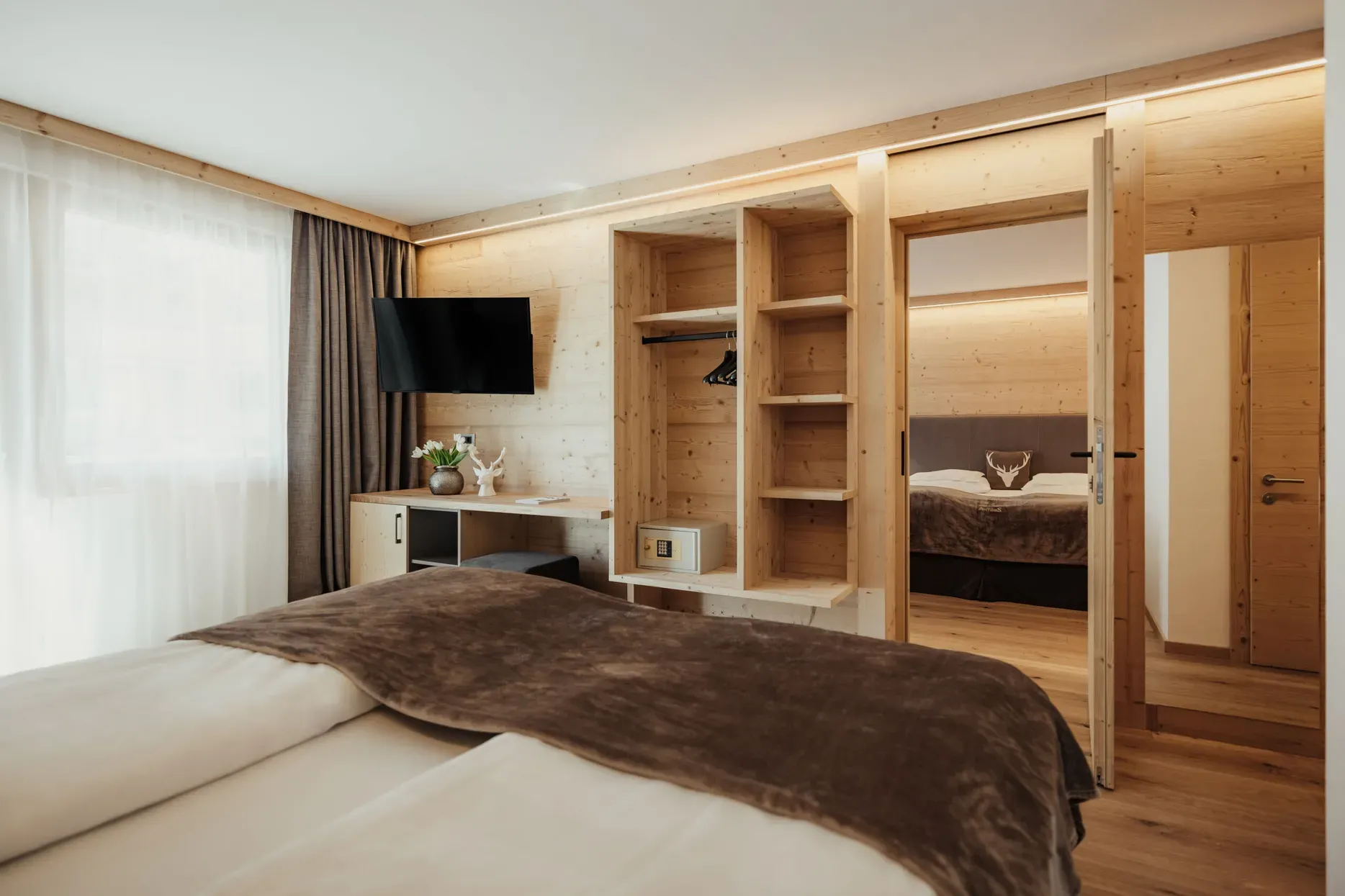 Alex Moling Antines Rooms 67