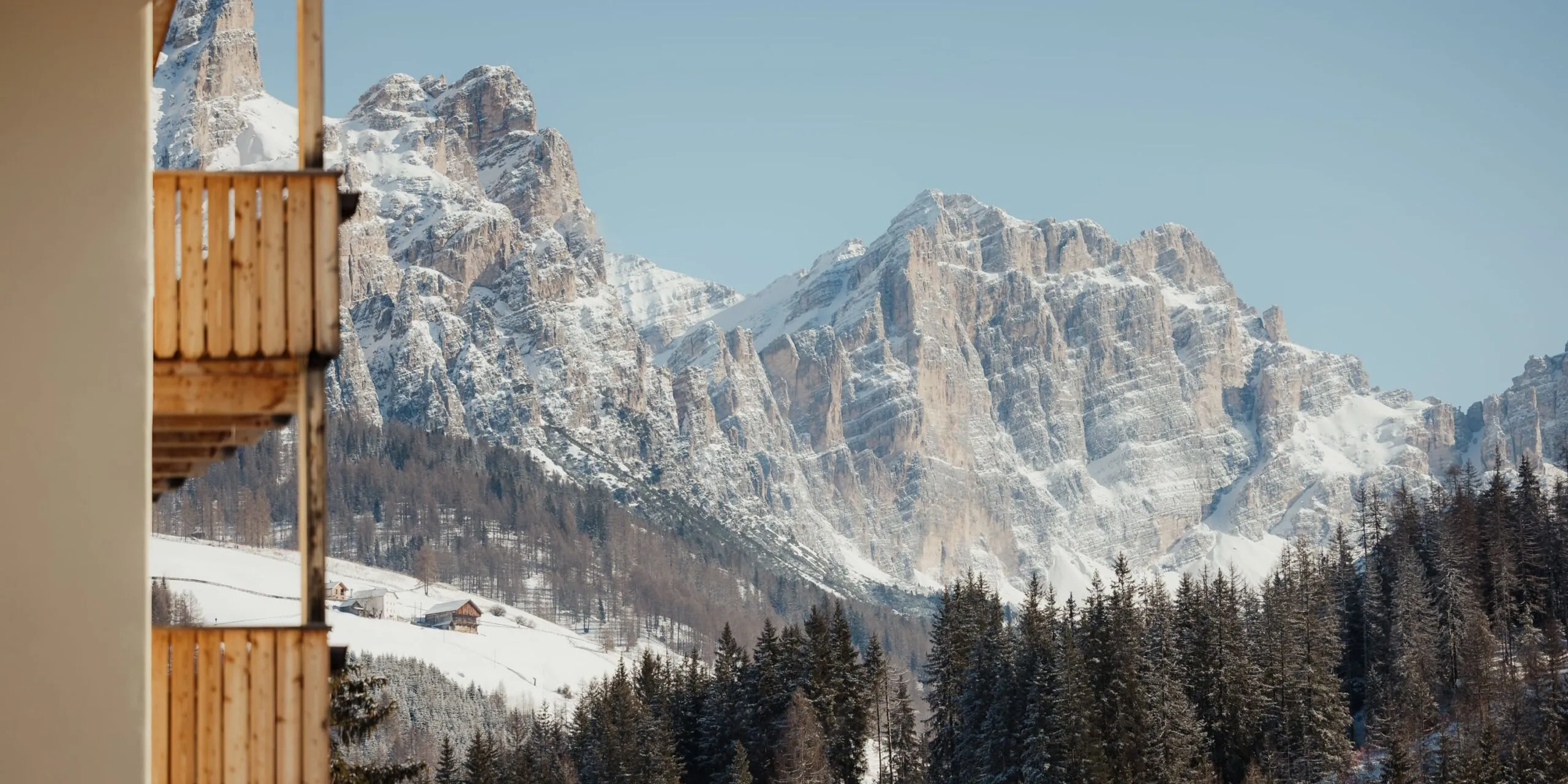 Dettaglio dell'esterno dell'Hotel Antines