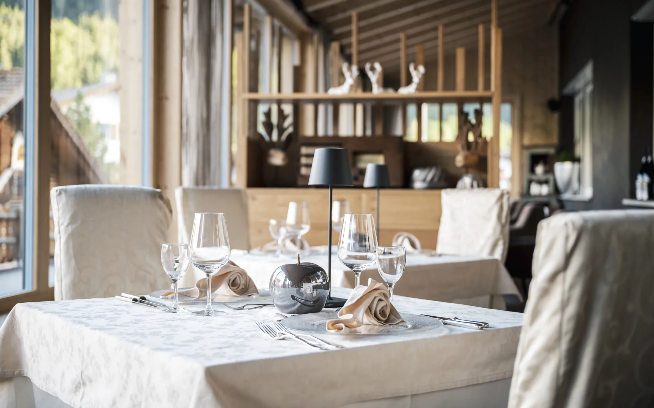 tavolo apparecchiato